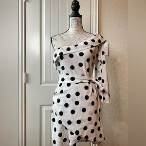 One shoulder pokadot wrapdress